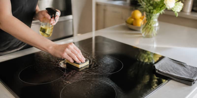 How to Remove Burnt Sugar from a Hob